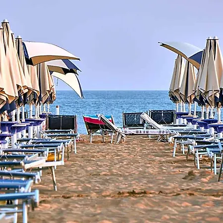 Intimate Close To The - Beahost Hotel Bibione